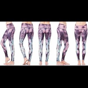 Teeki Yoga legging. Eagle feather design